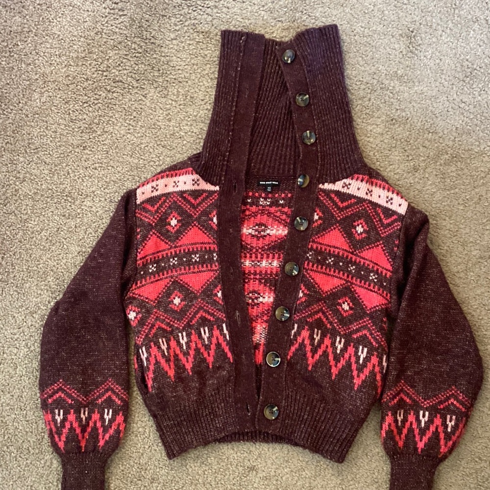 Super soft and cozy, worn a couple of times!